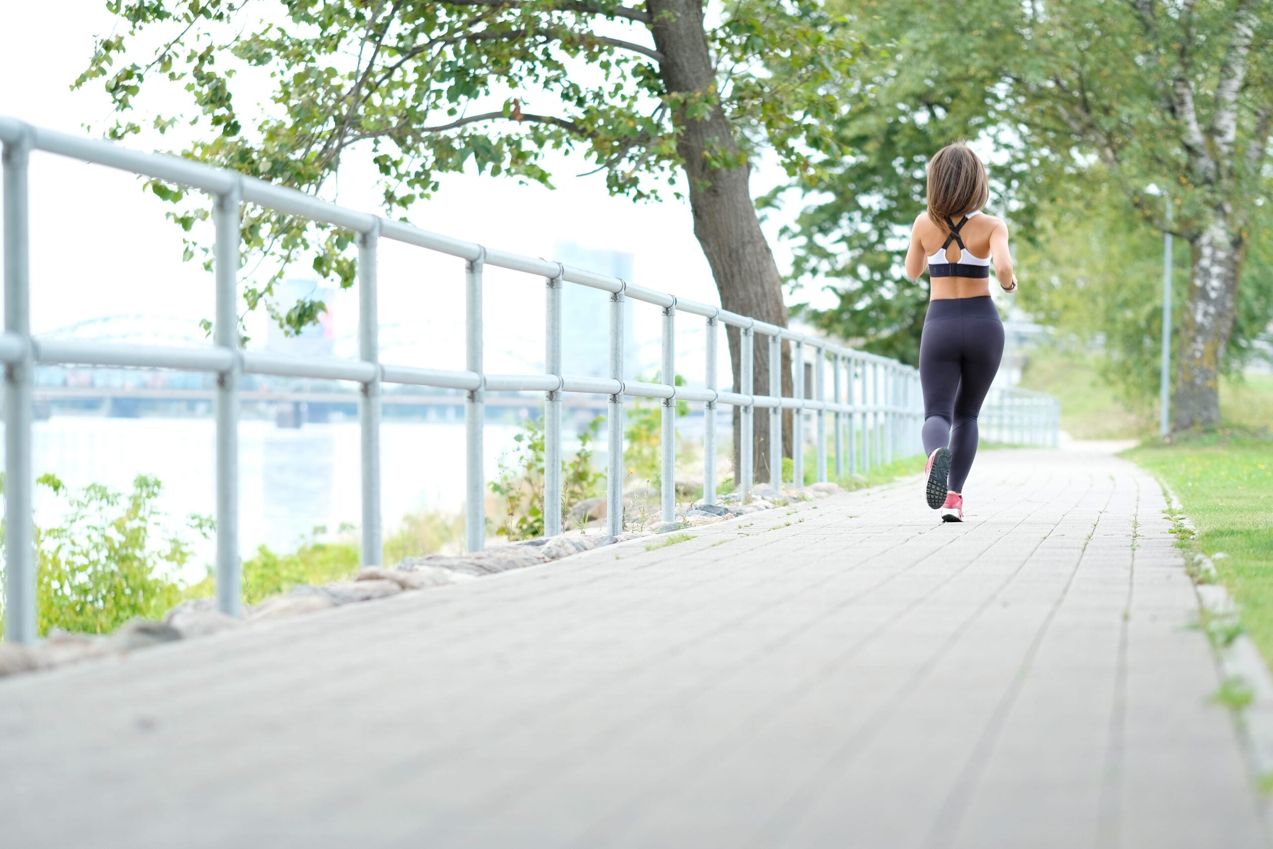 Renueva tu look con estos pantalones de running para mujer